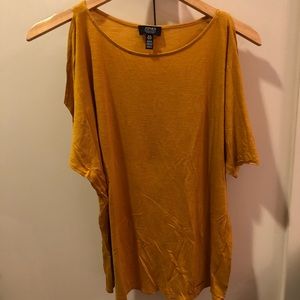 ⛔️SOLD⛔️ Jones NY 🌻 Cold Shoulder Cut-Out Top